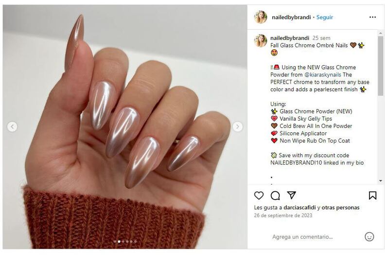 Las uñas chrombré son la última tendencia en cuanto a manicura para primavera-verano 2024