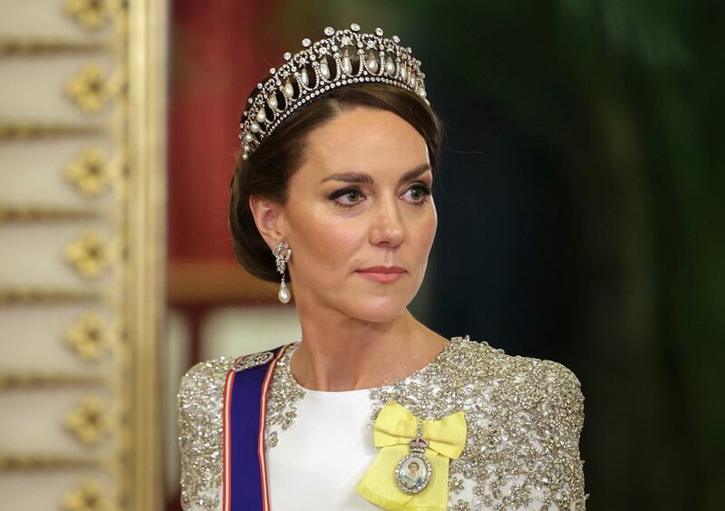 El palacio de Buckingham se ha engalanado esta noche de martes para la primera cena de Estado de Carlos III.