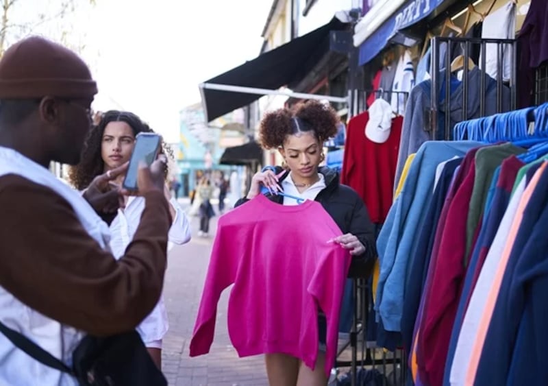 Crescimento de brechós e roupas alugadas/ reprodução