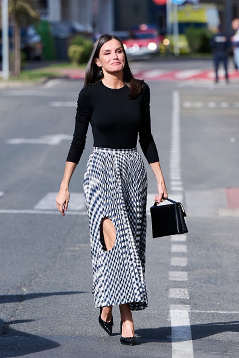 La falda de la polémica: el día que la reina Letizia dejó sin palabras a las redes con su look más atrevido