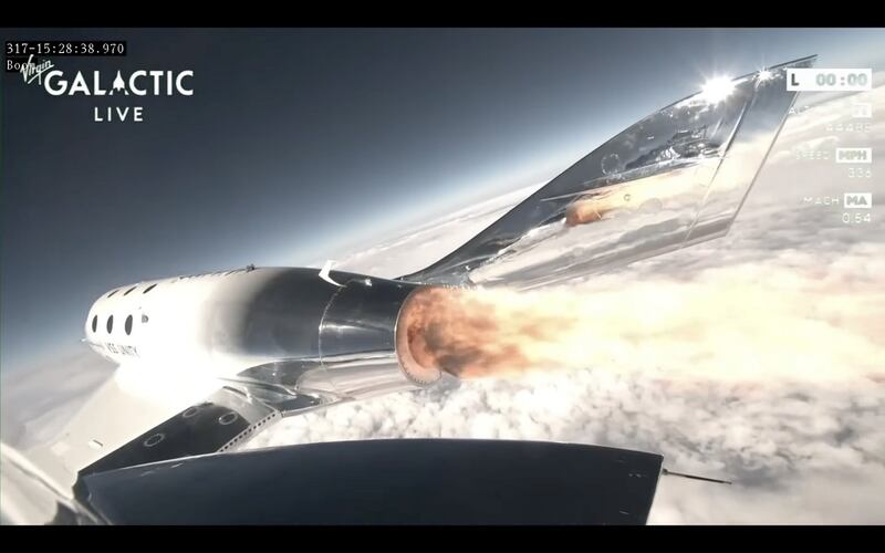 Virgin Galactic, primer vuelo comercial