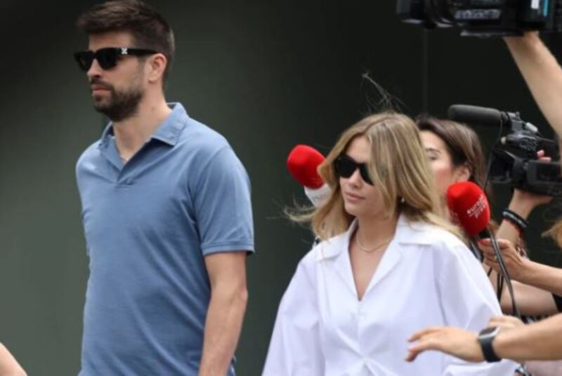 Clara Chía y Gerard Piqué saliendo del juzgado