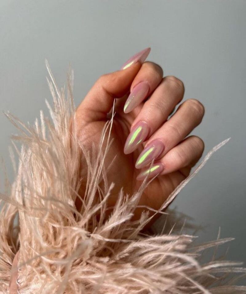 Manicura escandinava en tendencia 2024