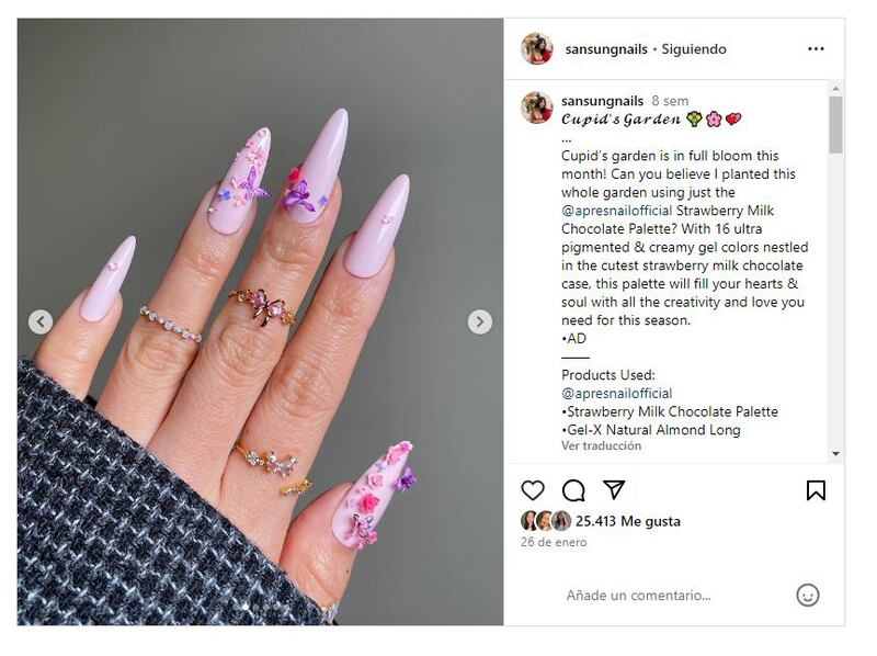 Las uñas con flores son un clásico de la temporada primaveral