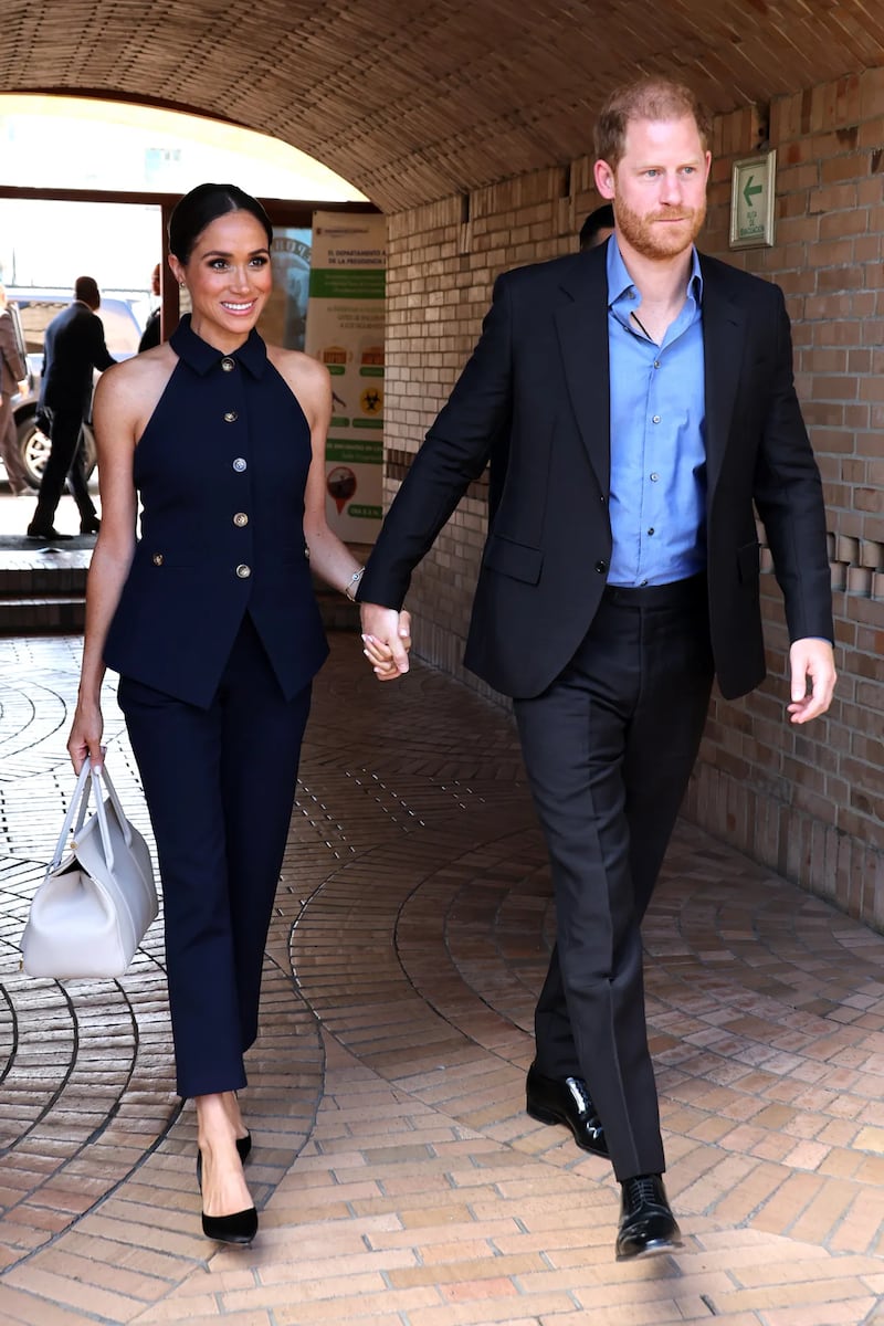 Meghan Markle mostra como a calça skinny ainda pode ser nossa aliada