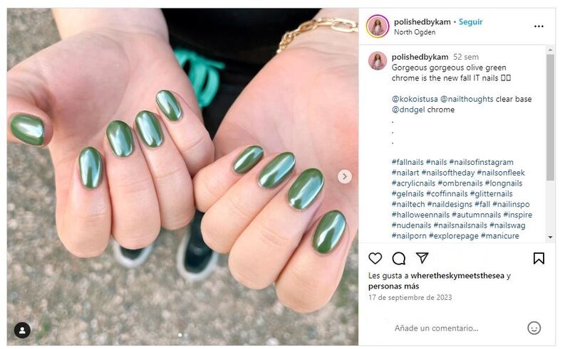 Las 'olive green chrome nails' son una de las manicuras en tendencia para el otoño