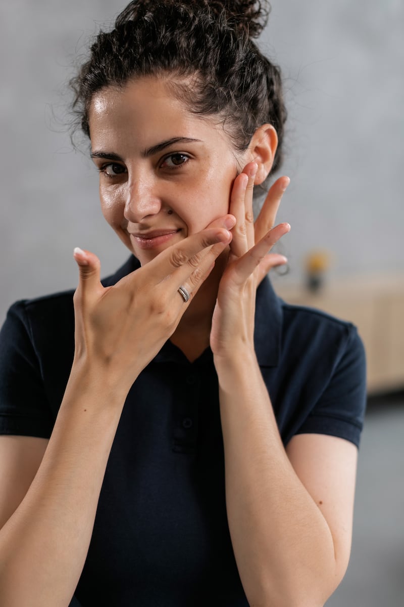 El yoga facial es ideal para adelgazar el rostro