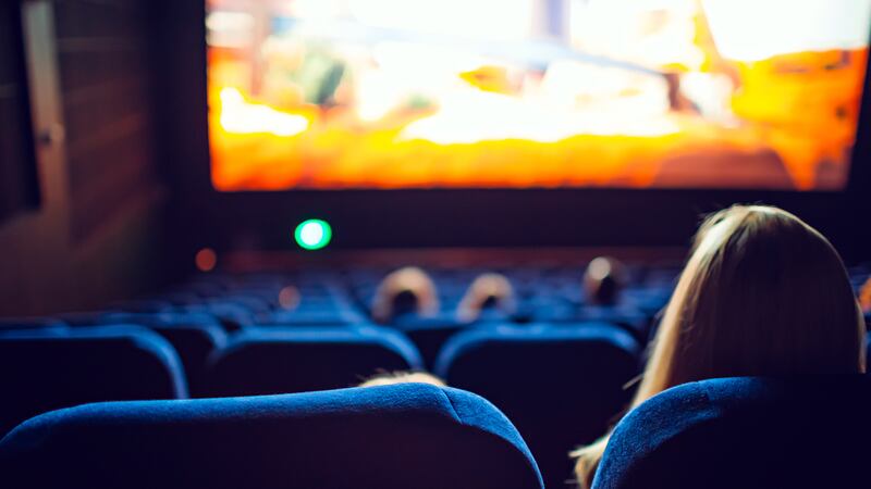 Jovem detona cinema e acaba descobrindo que tem problema de visão