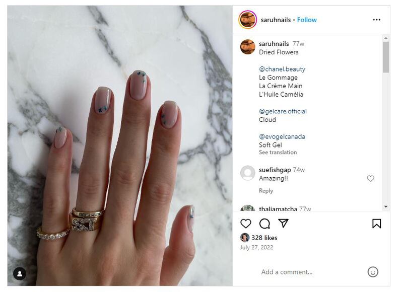 Las uñas minimalistas son ideales para las mujeres finas y elegantes