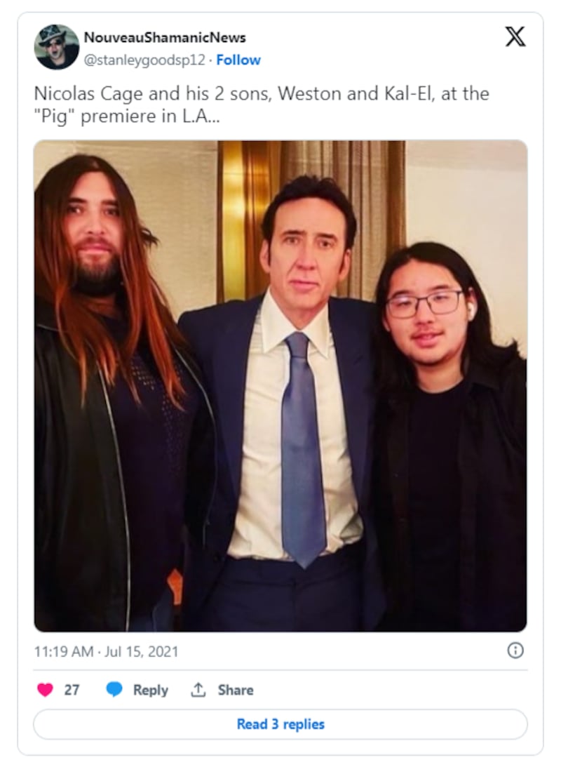 Nicolas Cage junto a sus hijos, Weston y Kal-El, en la premier de 'Pig' en 2021